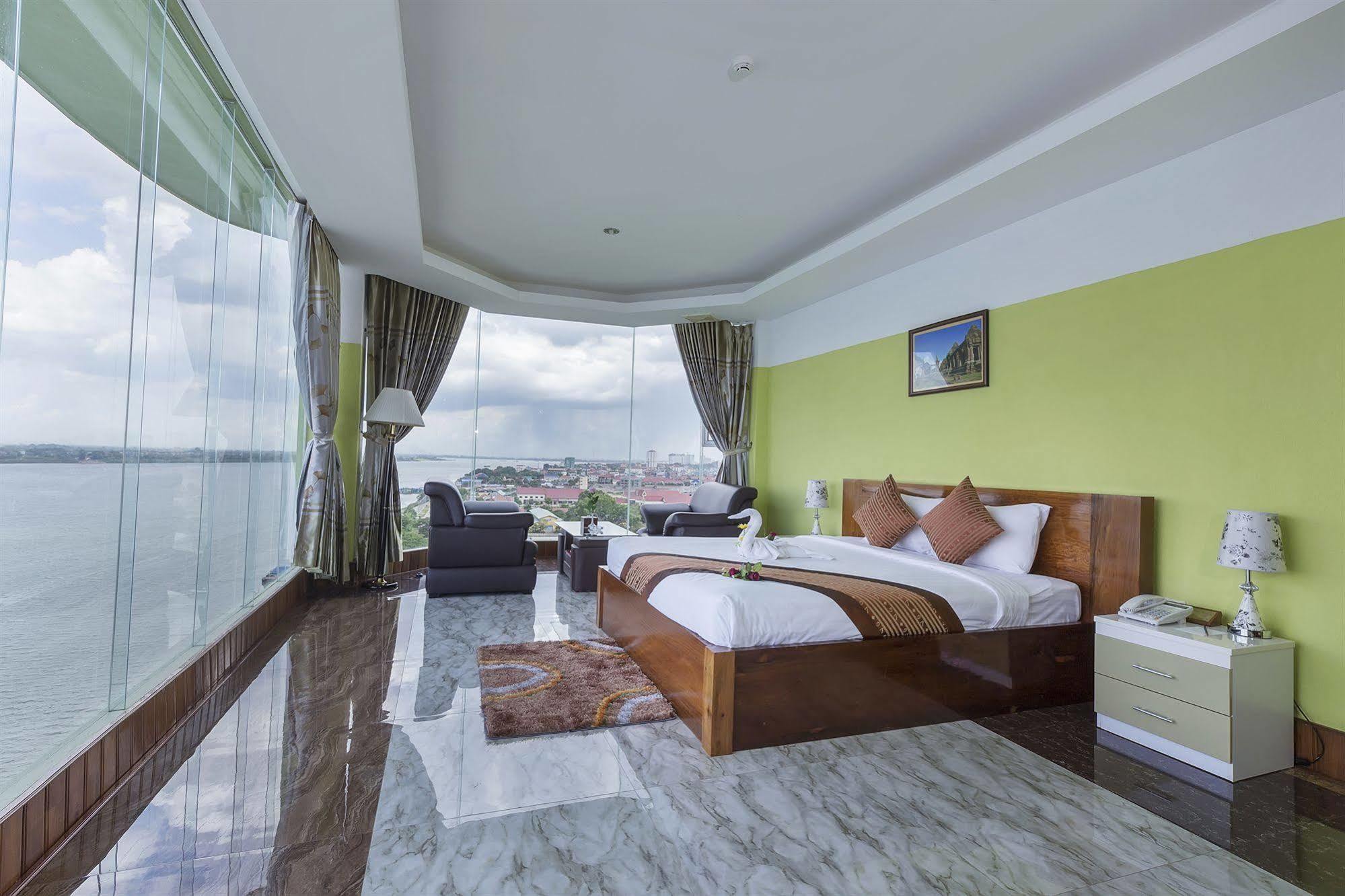 High Sky Hotel Phnom Penh Extérieur photo